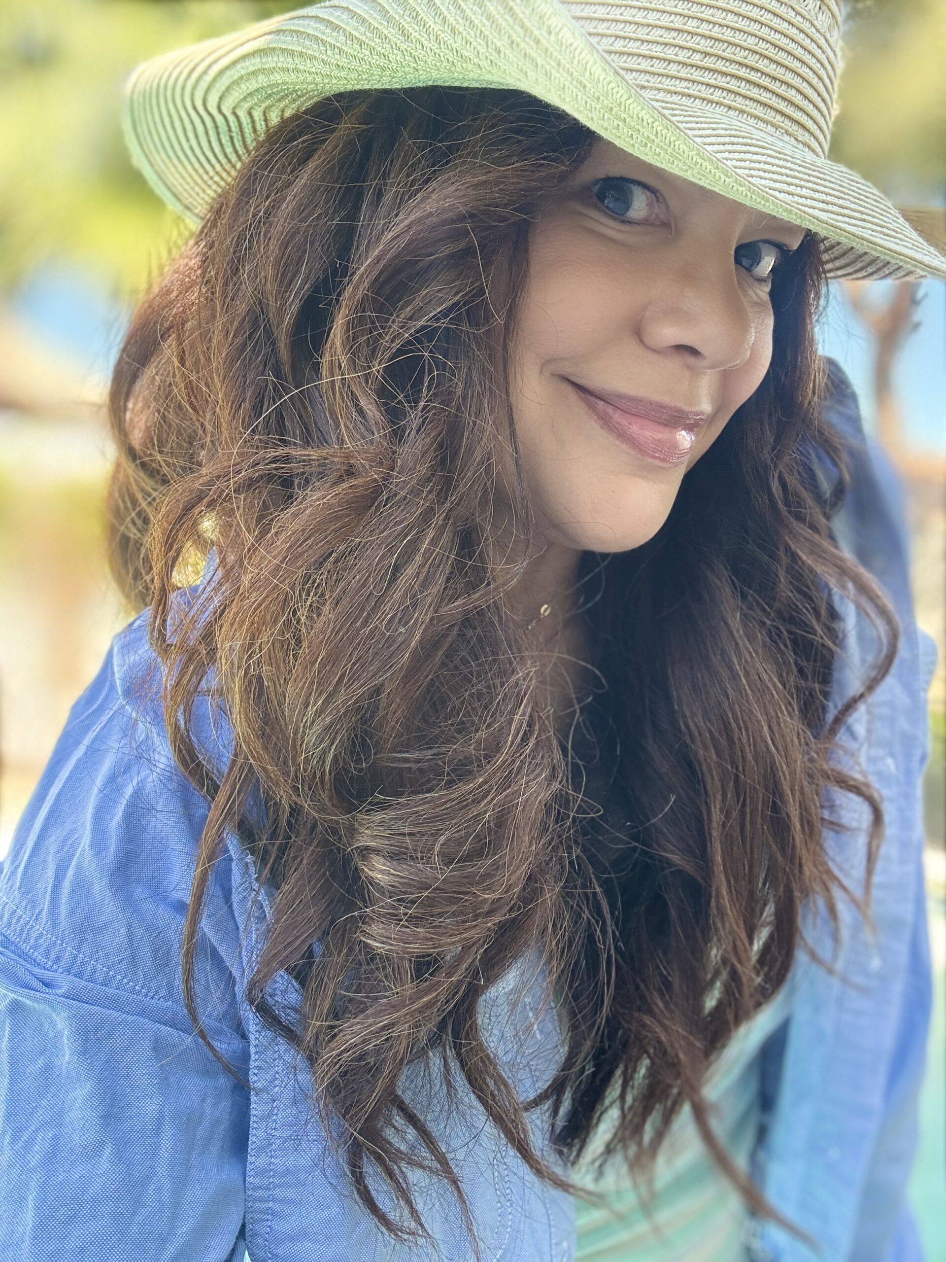 black woman wearing summer hat